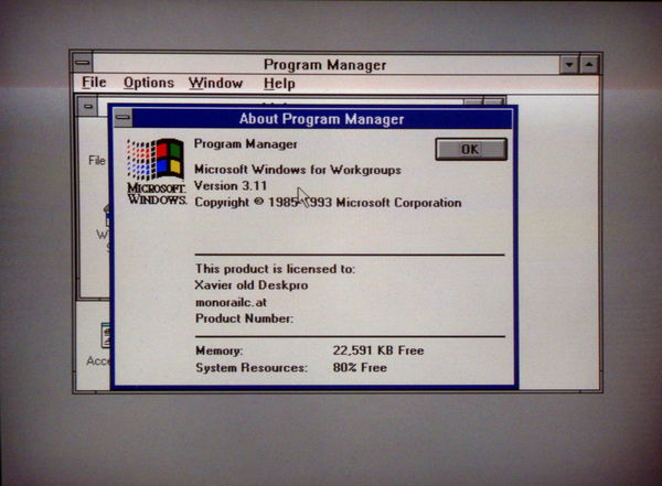 Windows 3.11 running on a Compaq Deskpro 386s